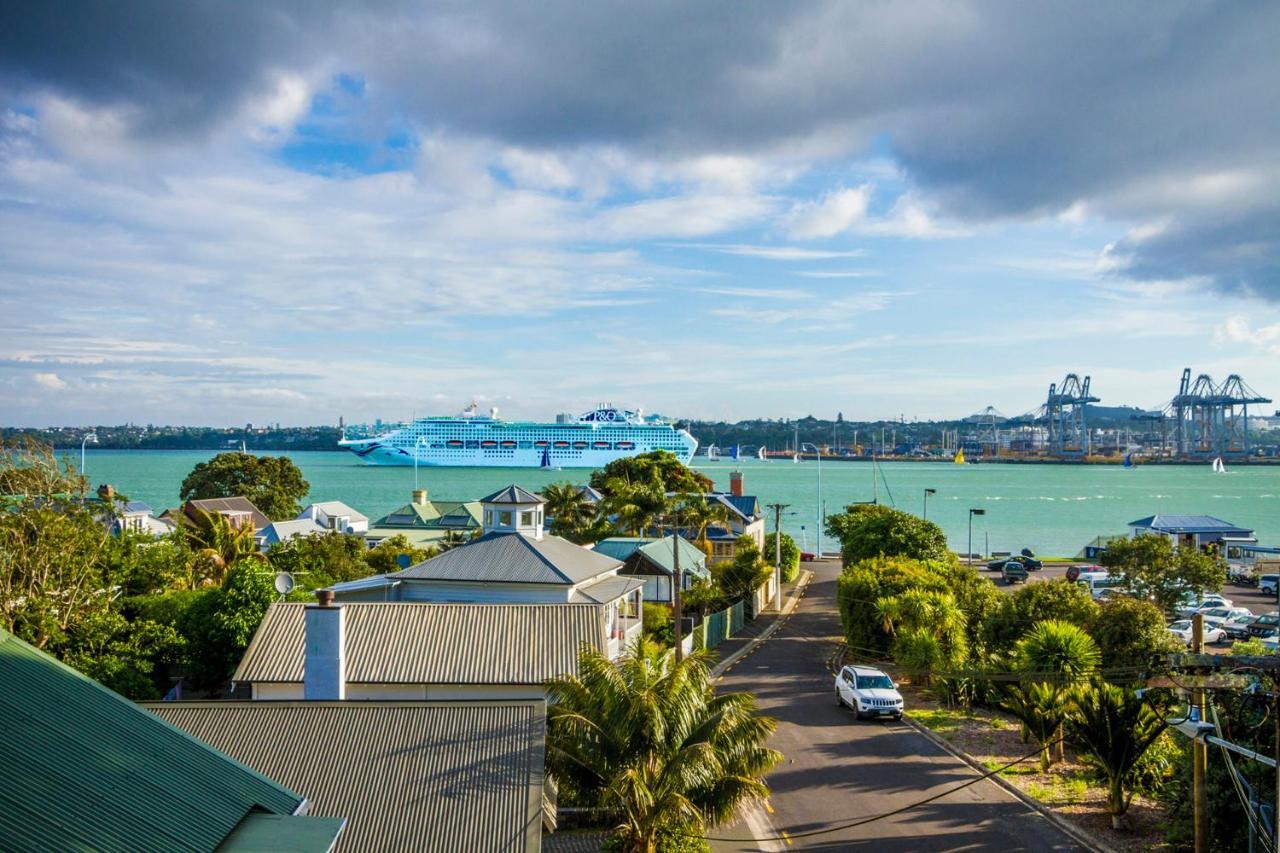 Отель Devonport Harbour View Окленд Экстерьер фото