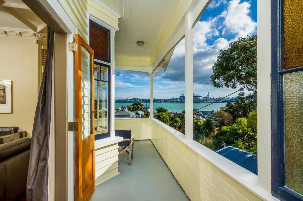 Отель Devonport Harbour View Окленд Экстерьер фото